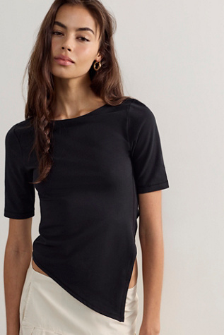 Easy Rotation Asymmetrical Half-Sleeve Shirt