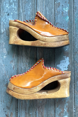 1970s Deadstock Martinelli Patent Leather Orange and Carved Out Wood Platforms Selected by Cherry