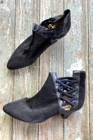 1980s Maud Frizon Webbed Black Suede Ankle Boots Selected by Cherry