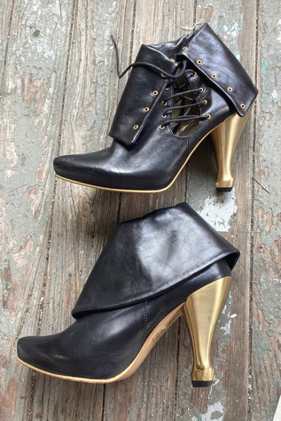 1990s John Fluevog Black Leather Lace Up Ankle Boots Selected by Cherry