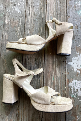 1970s Grey Suede Platform Sandals Selected by Cherry