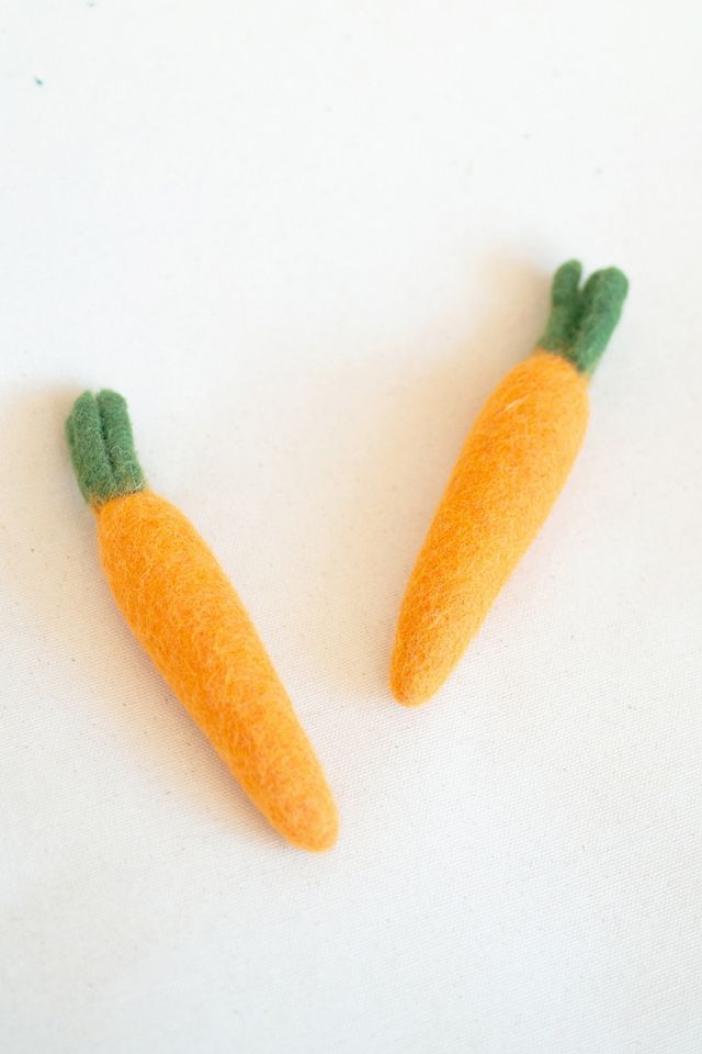 MODERNBEAST Heirloom Carrot Wool Dog & Cat Toy #3