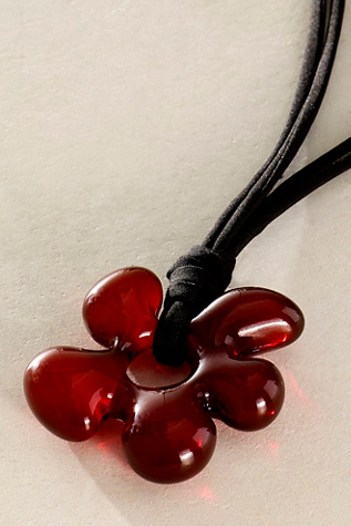 Женское колье Free People Crimson Flower Resin, цвет: Бордовый — фото 2