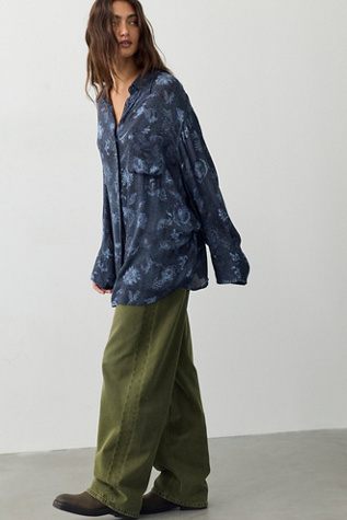 Женский топ We The Free Sabine Printed Button Down Top, цвет: Индиго — фото 3
