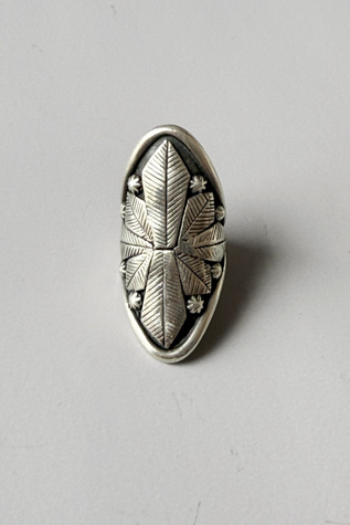Vintage 70s Sterling Silver Feather Motif Southwest Band Ring Selected by MARMALADE