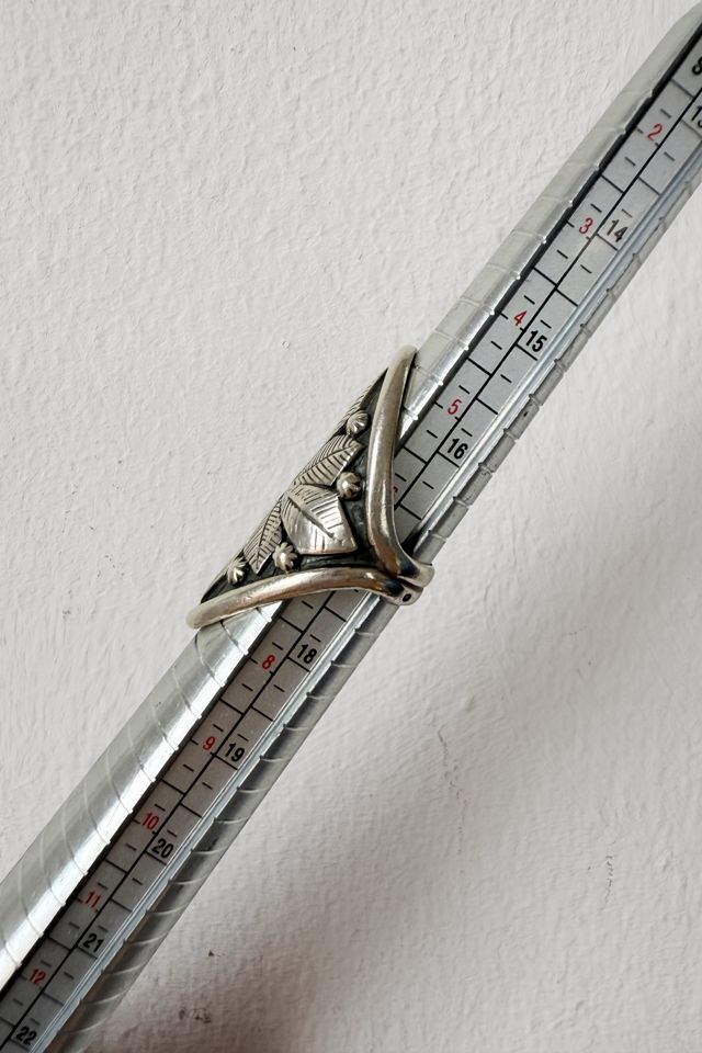 Vintage 70s Sterling Silver Feather Motif Southwest Band Ring Selected by MARMALADE #2