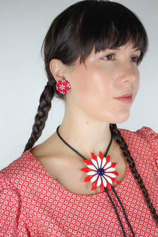 Женские серьги Moons + Junes Vintage Country Daisy Red Fabric Selected, цвет: Красный — фото 4