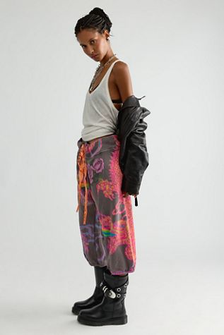Magnolia Pearl Spirit Dragon Cali Cropped Sweatpants