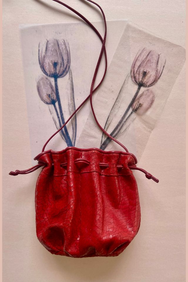 1990s GINO Crackled Red Leather Drawstring Pouch with Shoulder Strap Selected by A Stylish Life #1