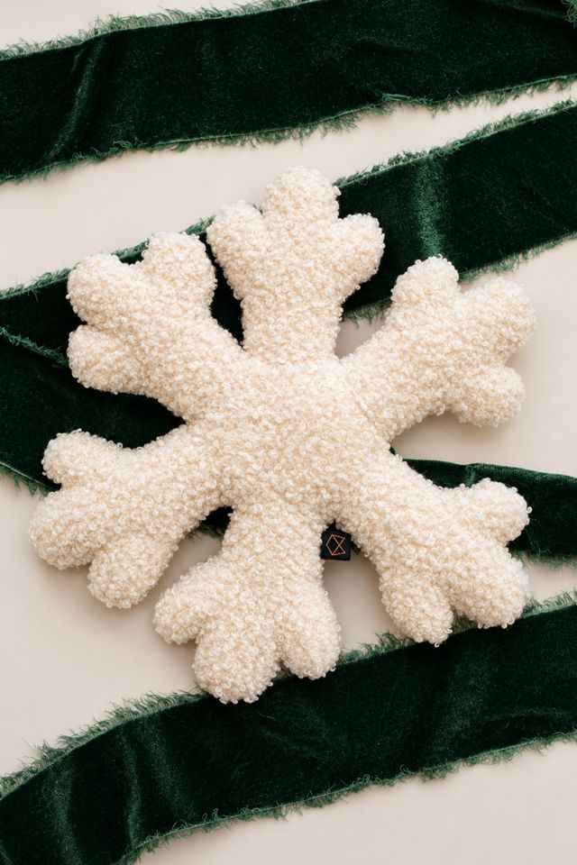 MODERNBEAST The Snowflake Dog Toy #3