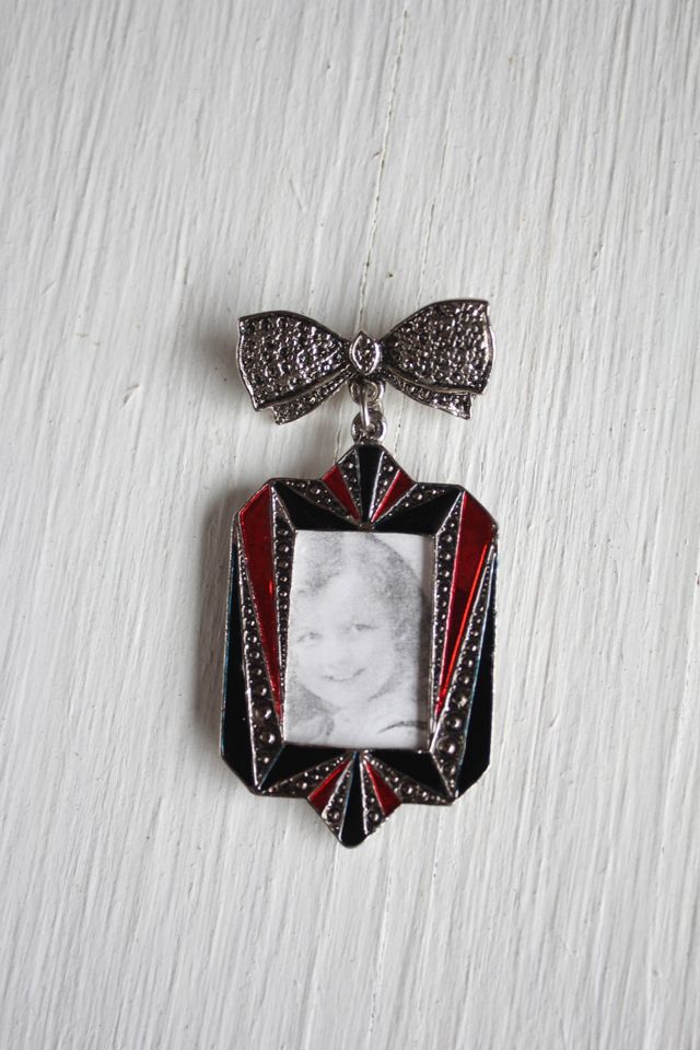 Vintage Bow Hanging Picture Frame Brooch Pin Selected By Moons + Junes Vintage #2