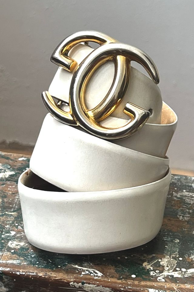 Vintage Gucci Leather White Belt and Logo Buckle Selected by Anna Corinna #1
