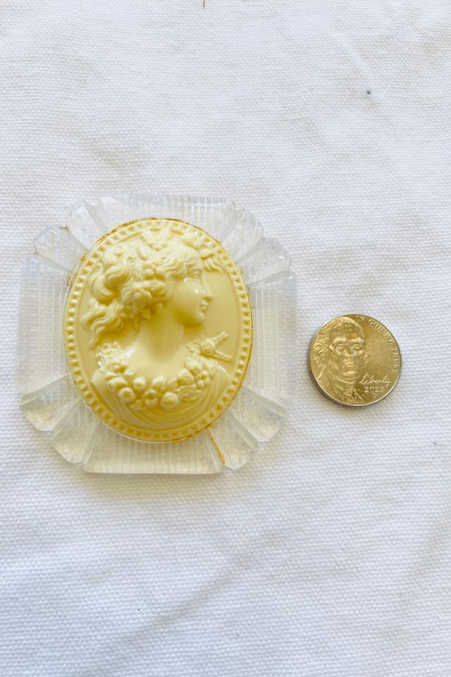 Vintage 1940's Cameo Brooch Selected by FernMercantile #2