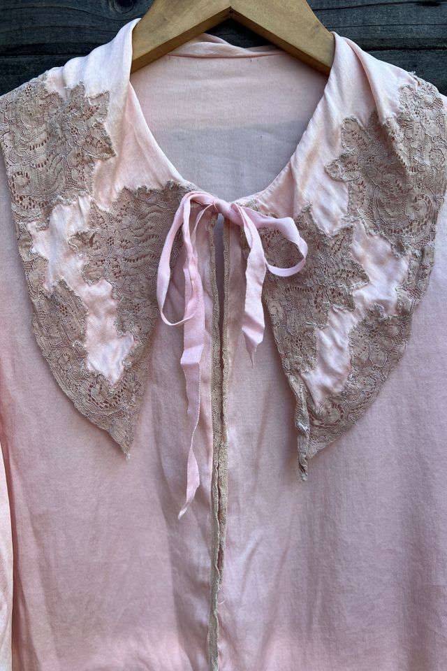 1930s/40s Blush Silk Bed Jacket with Lace Inset Statement Collar - Selected by Market Vintage #2