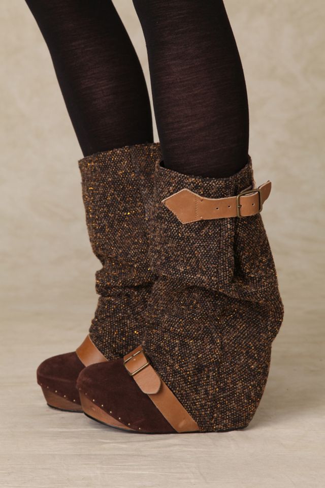 Longer Lashes Clog Boot #3