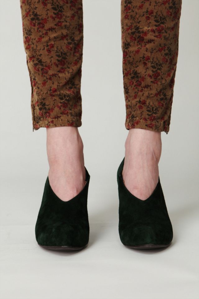 Arwen Almond Wedge #1