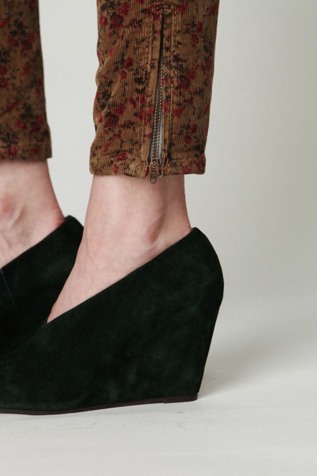 Arwen Almond Wedge #3