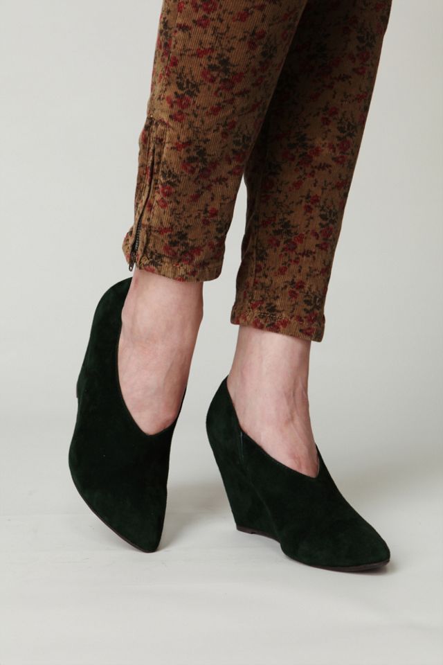 Arwen Almond Wedge #4