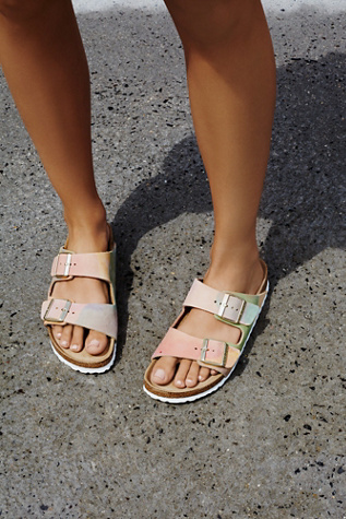 Tie dye hot sale birkenstocks rubber