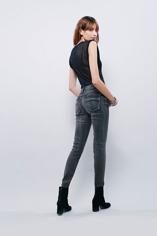 Low-Rise Pitched Skinny