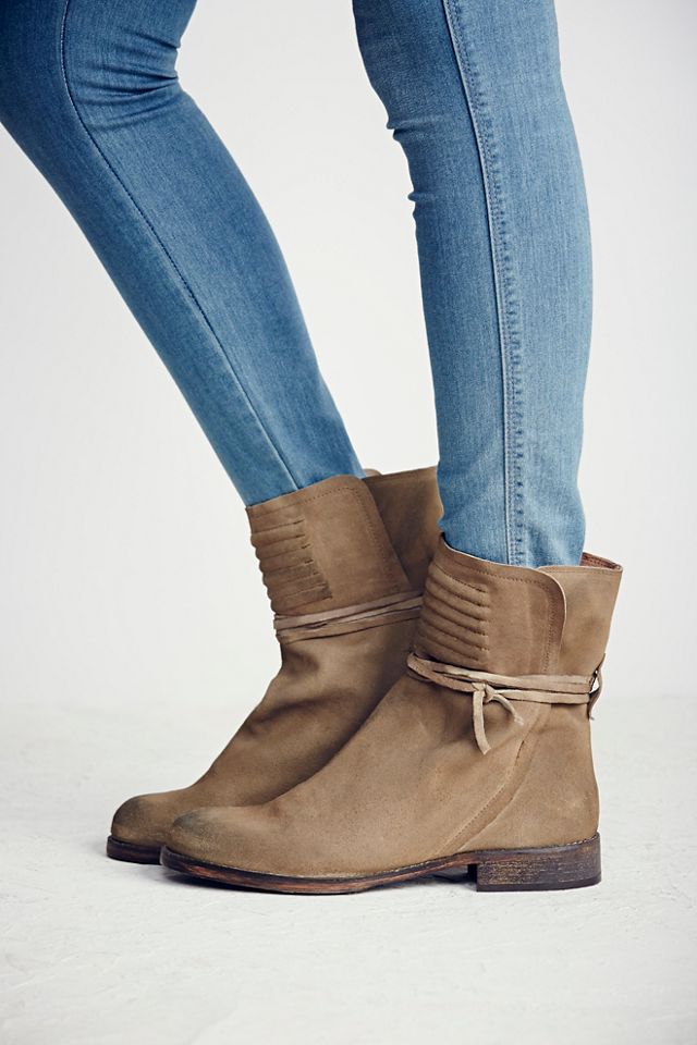 Cambridge Wrap Boot