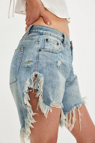 OneTeaspoon Frankies Cutoff Shorts at Free People in Light Wash, Size: 25