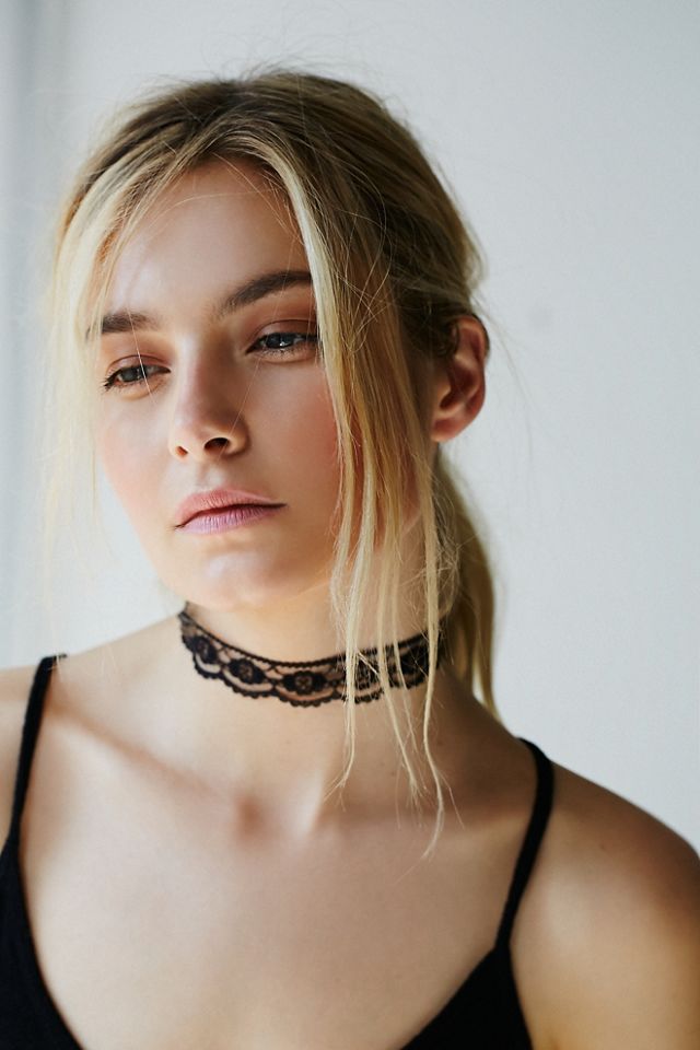 Ava Lace Choker