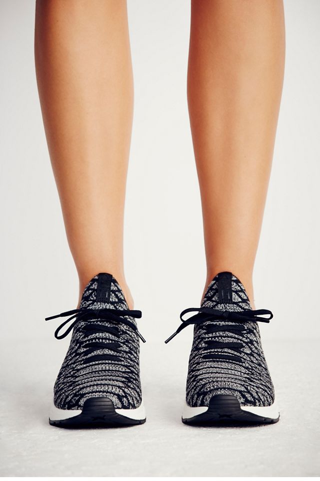 Magma Sneakers #2