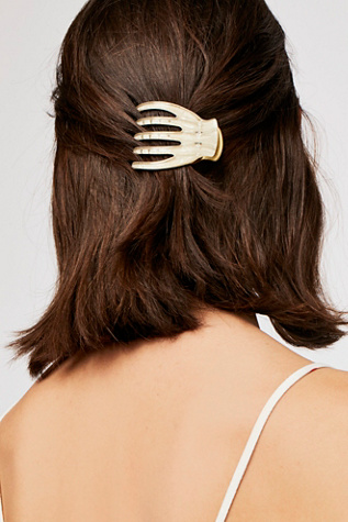 Petite Pince à Cheveux Yoga par Medusa's Heirlooms en Ivoire Étincelant, pour femme chez Free People