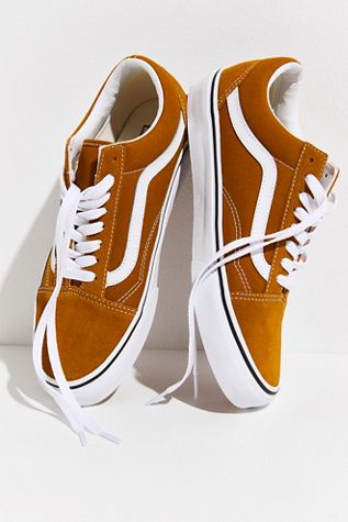 Vans Ua Old Skool Sneakers In Golden Brown / True White