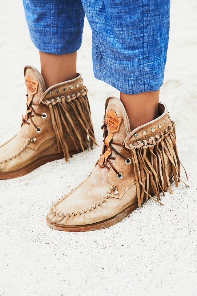 Leather fringe hotsell moccasin boots