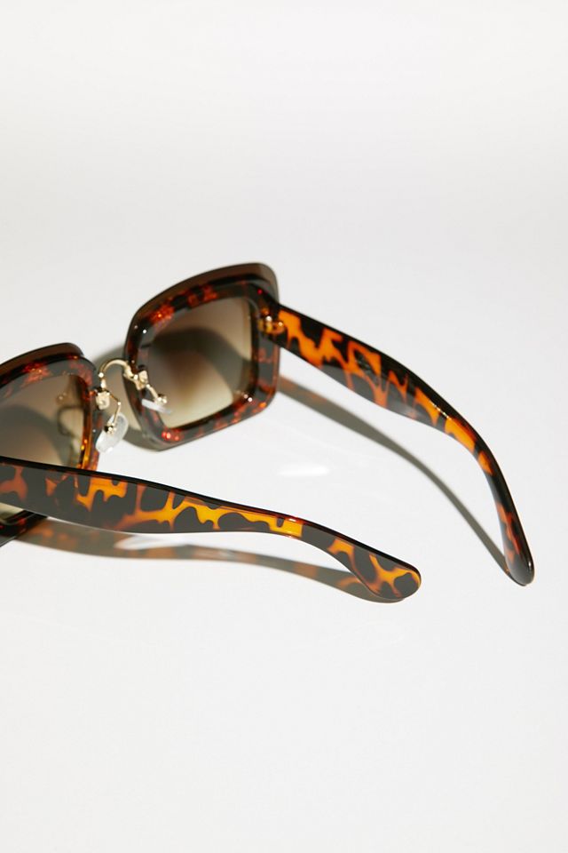 Cosmopolitan Glitter Sunglasses #2