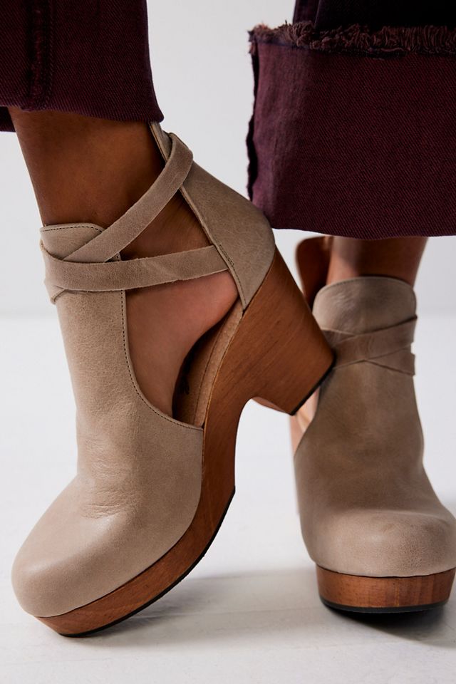 Cedar clog best sale free people