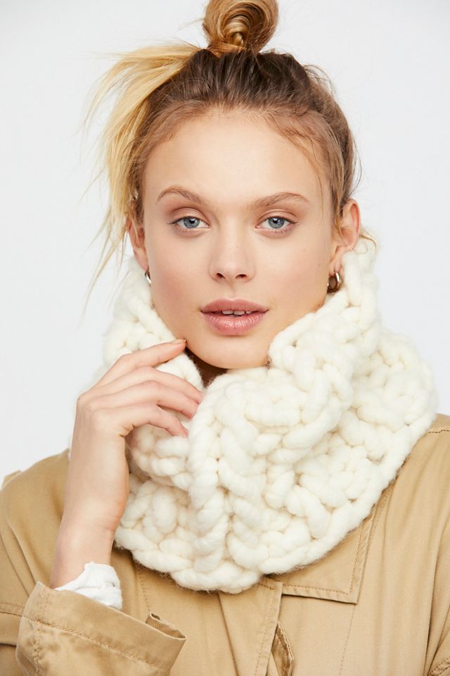 Cleopatra Handknit Cowl #1