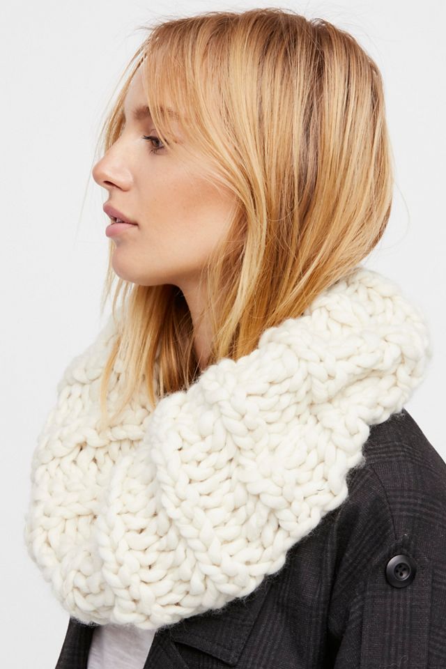 Cleopatra Handknit Cowl #4