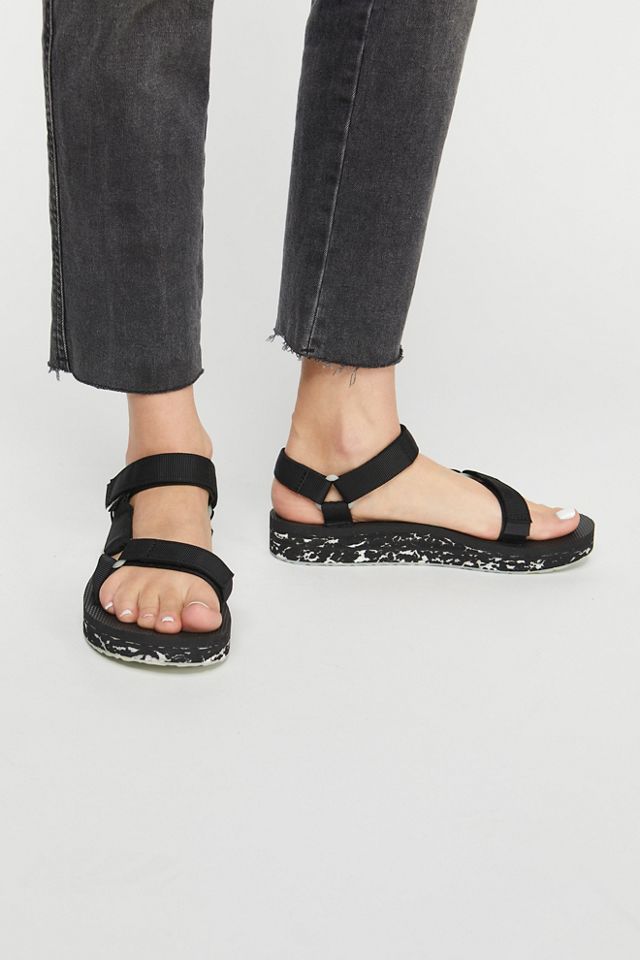 Midform universal store glow teva sandal