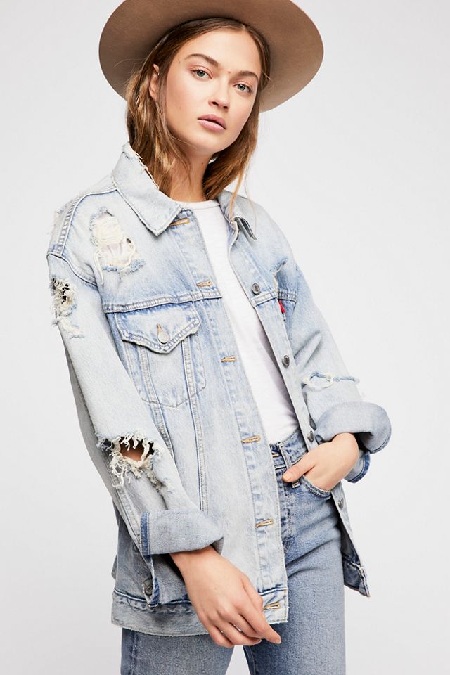Levi's Destroyed Baggy Trucker | Free People