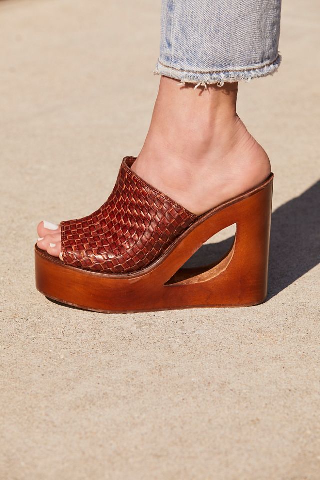 Barela Platform Wedge