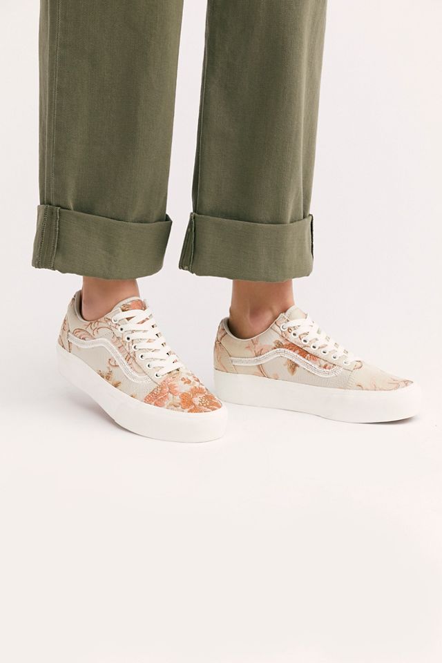 Floral platform outlet vans