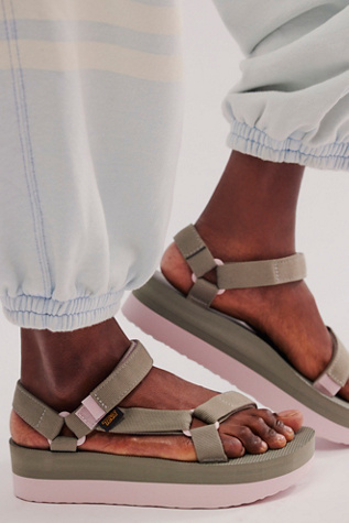 Teva fashion flatform near me