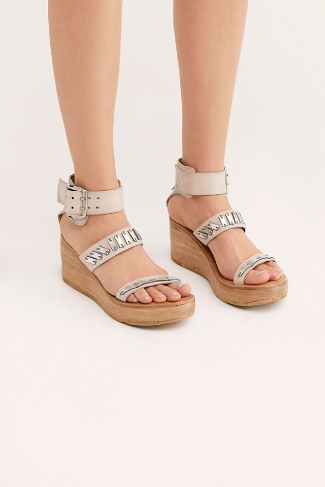Sabil Wedge #1
