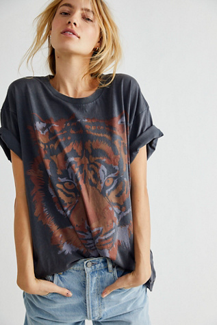 Women's Oversized Tiger Tee in Faded Black