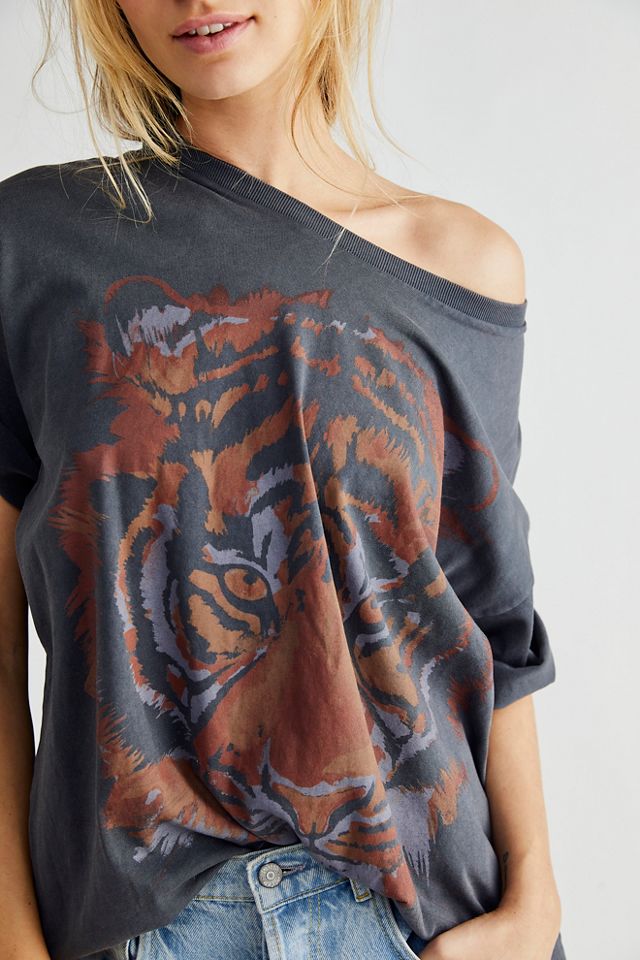 Women's Oversized Tiger Tee in Faded Black