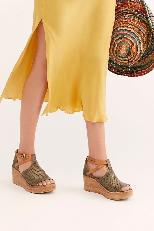 Nina filera wedge online sandal