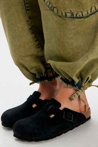 Женские сабо Birkenstock Boston Soft Footbed, цвет: Чёрный замшевый — фото 3