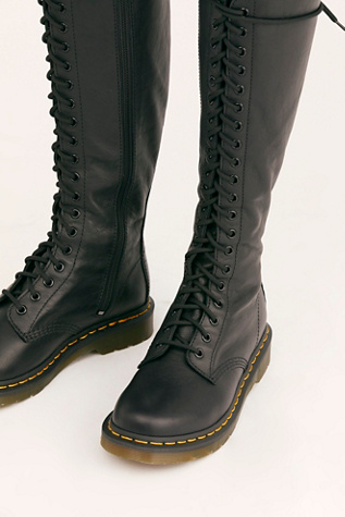 Dr. Martens 1B60 Lace Up Boots