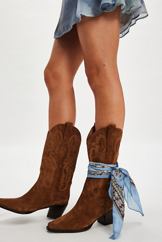 Bottes western Dagget par Jeffrey Campbell en Daim Marron Clair, pour femme taille: US 7.5 chez Free People