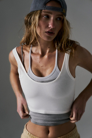 Haut Court Hot Shot par FP Movement en Blanc, pour femme chez Free People