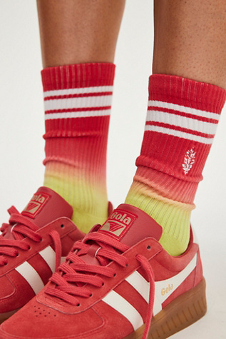 Chaussettes Tube à Rayures Logo Movement par Lucky Honey en Pink Skies Ombre, pour femme chez Free People