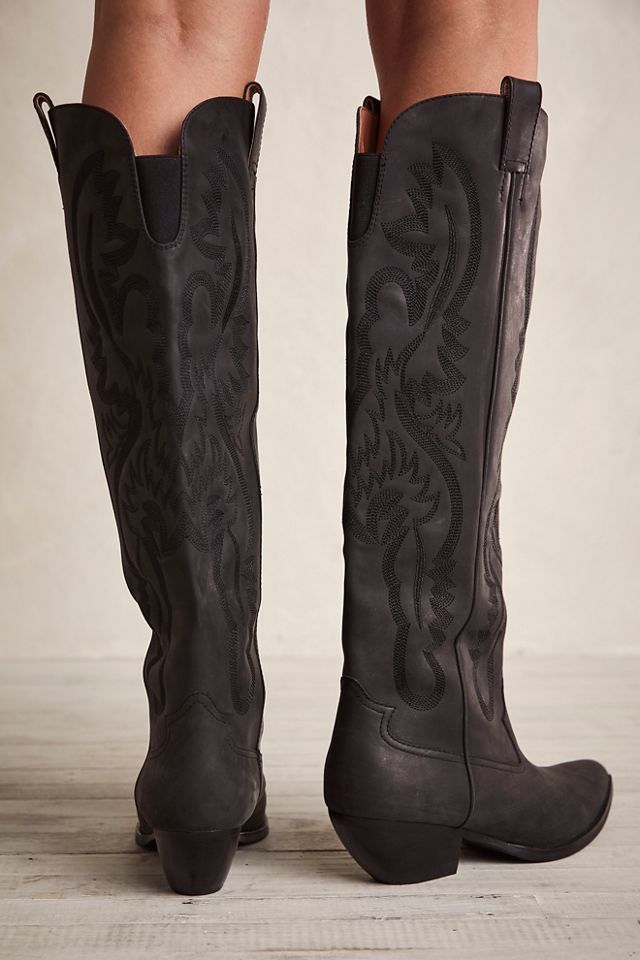 Tall black clearance cowgirl boots